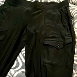 NWT White House black market black cargo capri pants